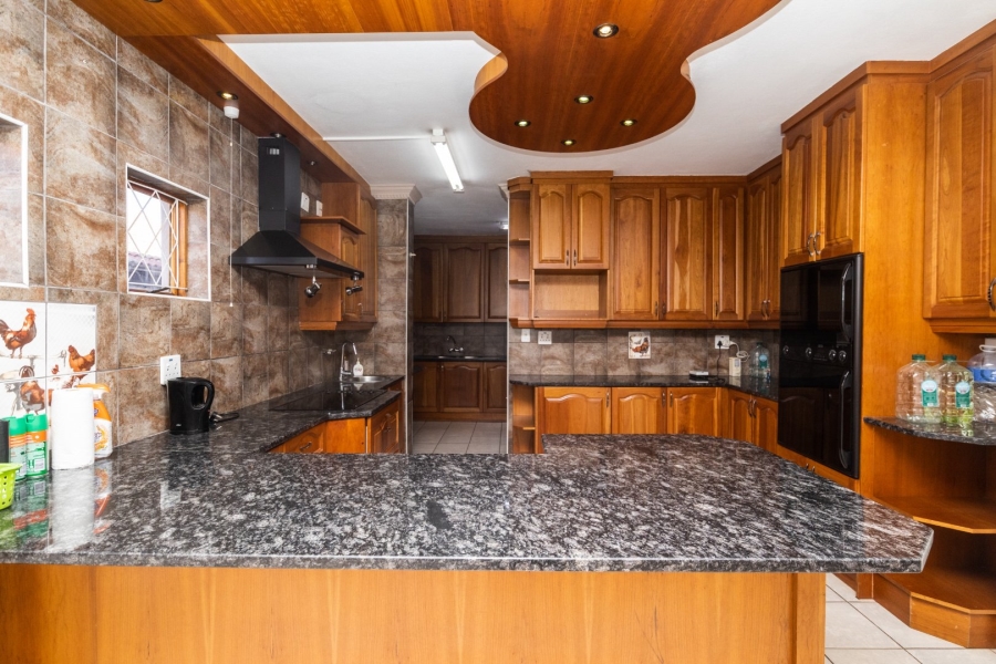 5 Bedroom Property for Sale in Birdwood Estate North West